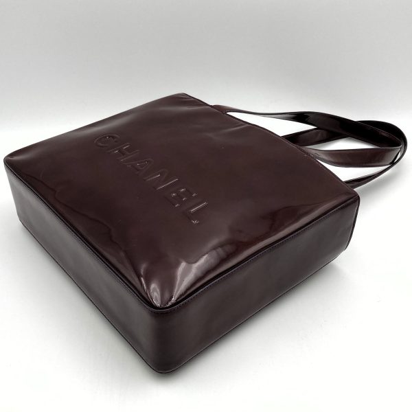 it2xuhqr7yz1 7 Chanel Patent Leather Logo Tote Shoulder Bag Bordeaux