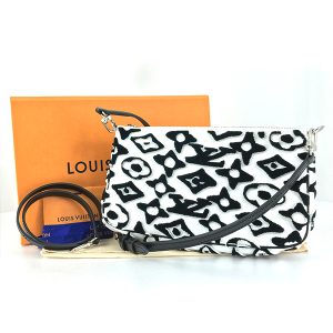 it53zrq4quog 1 Louis Vuitton Amazon Crossbody Bag Monogram