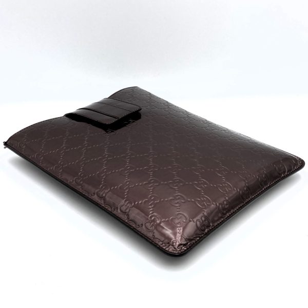 it8a9pfwwz64 4 Gucci GG Embossed iPad Case Brown