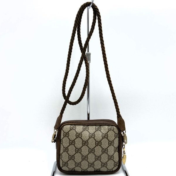 it97elztczz4 2 Gucci GG Supreme Pochette Crossbody Beige