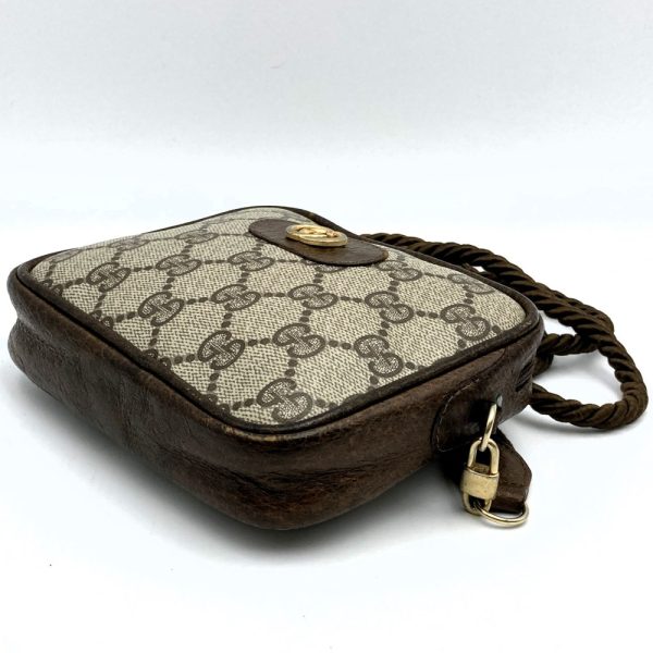 it97elztczz4 4 Gucci GG Supreme Pochette Crossbody Beige