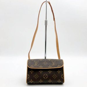 itd9vcfanyqo 01 Louis Vuitton Croisette Chain Damier Azur Clutch Rose Papaya