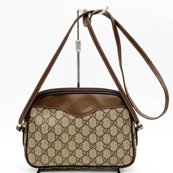 itl77pr6wd6o 1 Gucci Old Gucci Crossbody Bag GG Supreme Brown