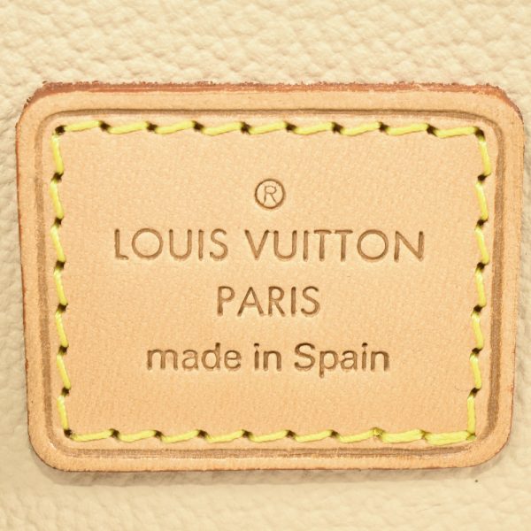 itrfzmckyib6 06 Louis Vuitton Pochette Cosmetic Monogram Canvas Gold Hardware Pouch