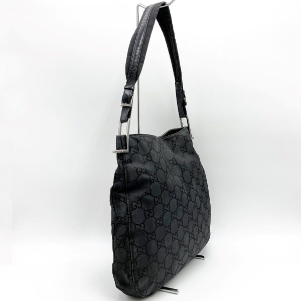 itz9ahcax4lc 3 Gucci Jumbo GG Shoulder Bag Black Nylon