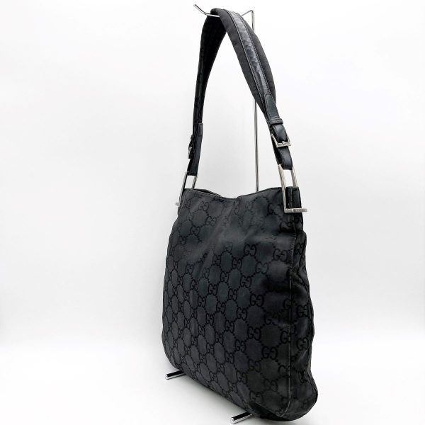 itz9ahcax4lc 4 Gucci Jumbo GG Shoulder Bag Black Nylon