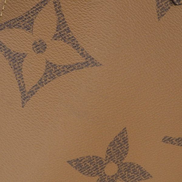 lv1334 4 Louis Vuitton Monogram Giant Monogram Reverse On the Go MM Tote Bag