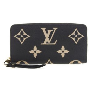 lv1392 1 Salvatore Ferragamo Gancini Shoulder Bag