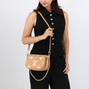 lv 01 CELINE Logo Star Charm Shoulder Bag Black