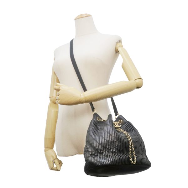 m2404 05 806409mr 08 Chanel Drawstring Chain Shoulder Bag Black