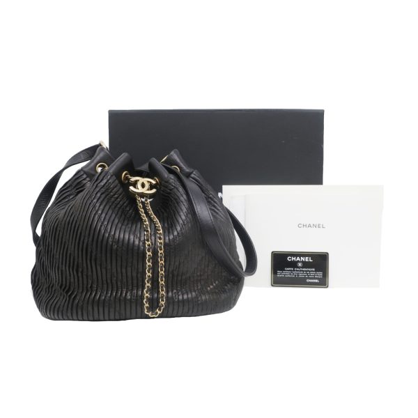 m2404 05 806409mr 09 Chanel Drawstring Chain Shoulder Bag Black