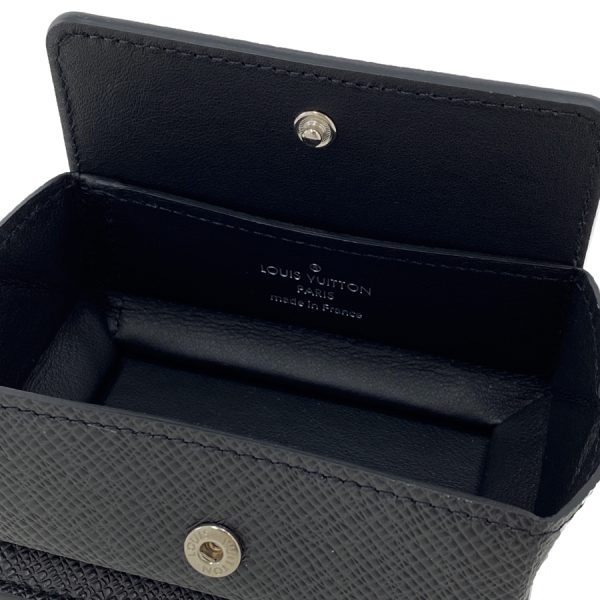 m30598 06 Louis Vuitton Taiga Leather Coin Case Noir