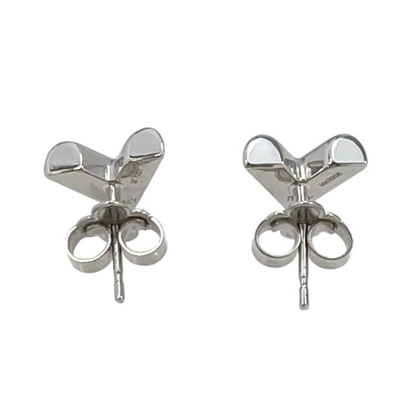 m63208 05 Louis Vuitton Essential V Stud Earrings Silver