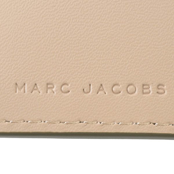 mc2s4smp007s02333 9 MARC JACOBS Bifold Wallet The Leather Covered J Mark Leather Beige