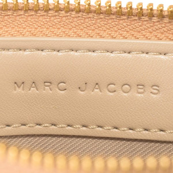 mc2s4smp008s02230 9 MARC JACOBS The Leather Covered J Mark Coin Case Leather Beige