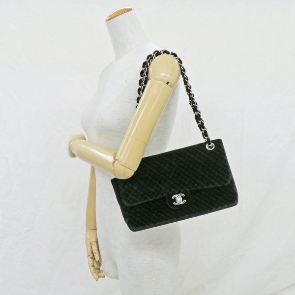 n2401 05 304340sh 09 Chanel Matelasse Flap Bag Chain Leather Shoulder Bag Black