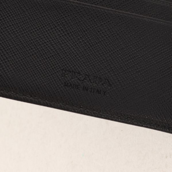 p14020419 d Prada Logo Embossed Bifold Money Clip Wallet Leather Black