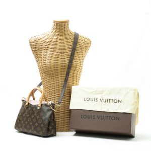 r2021717 Louis Vuitton Pochette Clé Damier Coin Case Brown