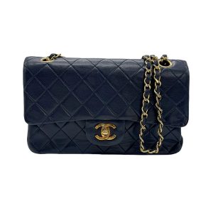 z0747 1 Gucci GG Momant Quilted Shoulder Bag Black