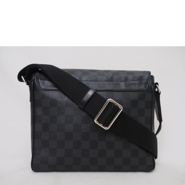 00915 2 Louis Vuitton District PM Bag Damier Graphite Gray