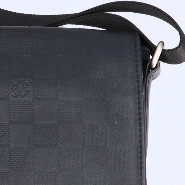 01936 7 Louis Vuitton District MM Damier Body Bag Black