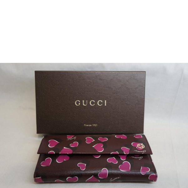 02003 13 Gucci Heartbeat Print Continental Wallet