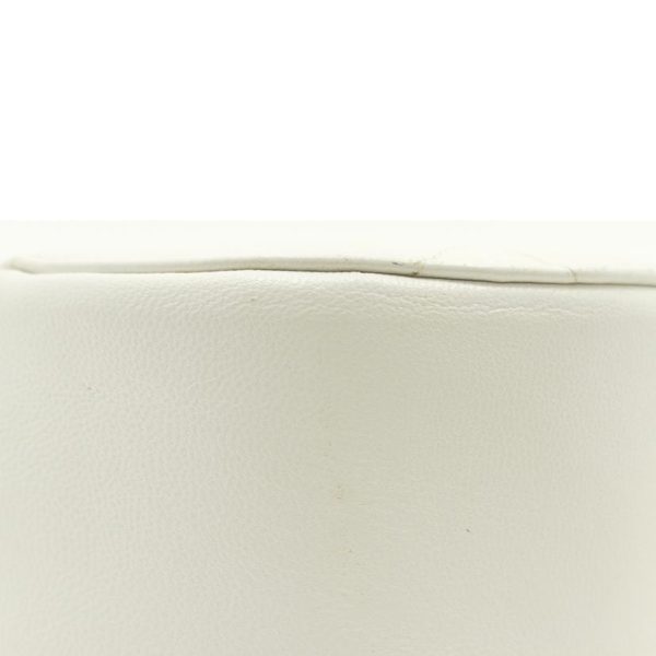 04220 8 Chanel 19 Round Shoulder Bag White