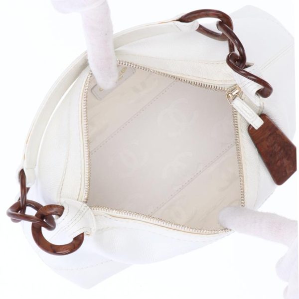 06729 6 Chanel Vintage Caviar Semi Shoulder Bag White