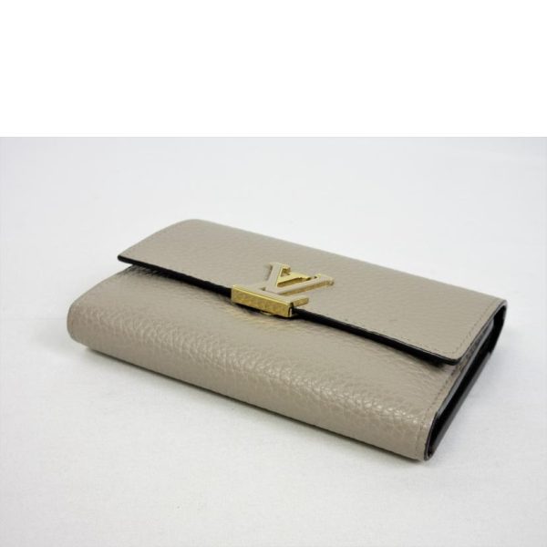 06930 3 Louis Vuitton Portefeuil Capucines Compact Wallet Initial