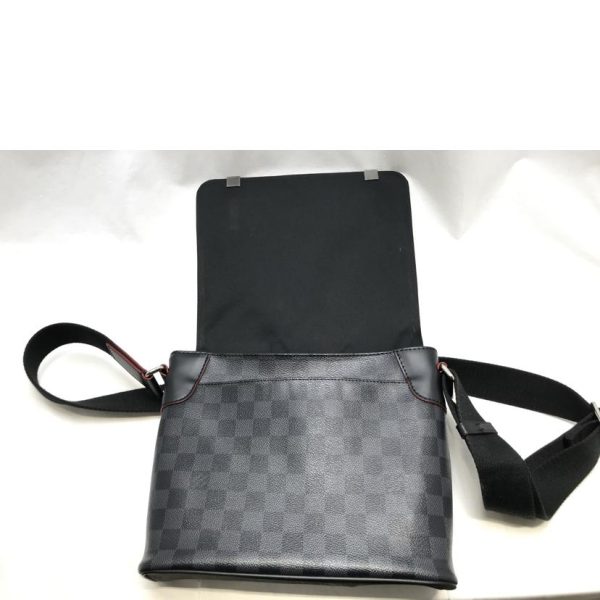 07744 6 LOUIS VUITTON District PM NM Messenger Bag Damier Graphite