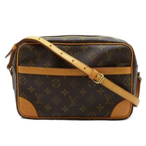 08569 1 Louis Vuitton Loop Shoulder Bag Monogram Brown