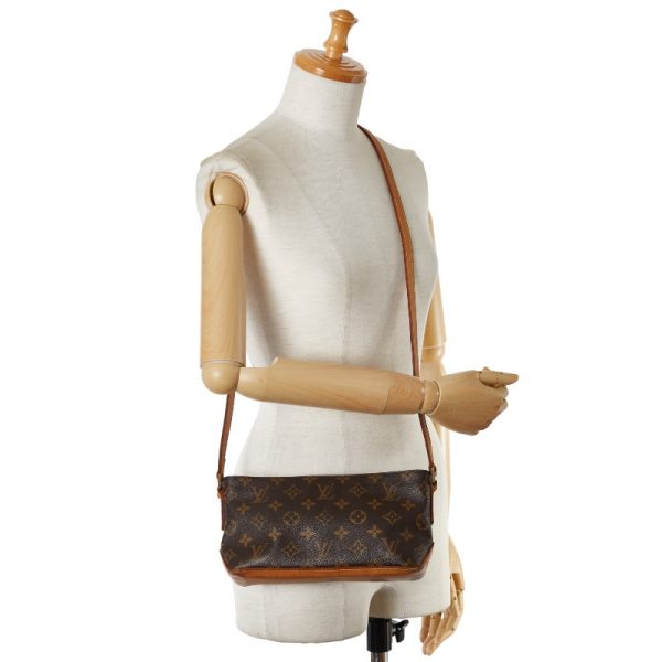 1 0154769 11 Louis Vuitton Monogram Trotter Shoulder Bag M51240 Brown