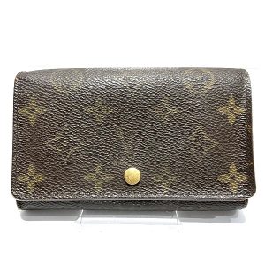 100302020a800032 1 Gucci GG Marmont Mini Shoulder Bag Brown