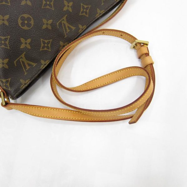 13730 4 Louis Vuitton Trotter Bag Monogram