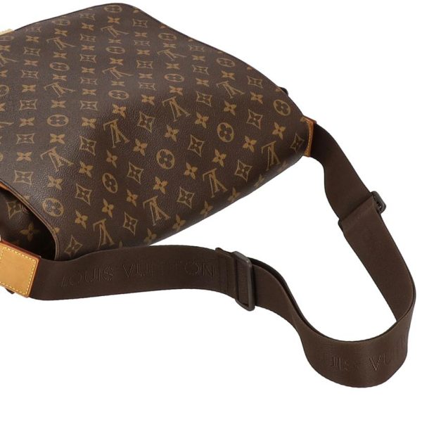 20008 5 Louis Vuitton Aves Monogram Shoulder Bag Brown