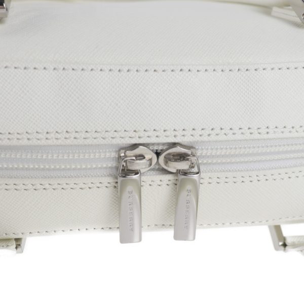 2013083001168 8 Burberry PVC Handbag White