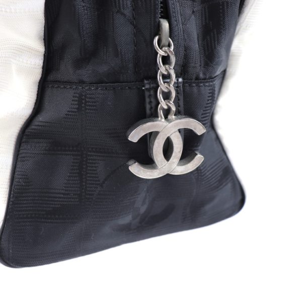 2019023007221 7 Chanel Travel Line Handbag Bicolor Black White