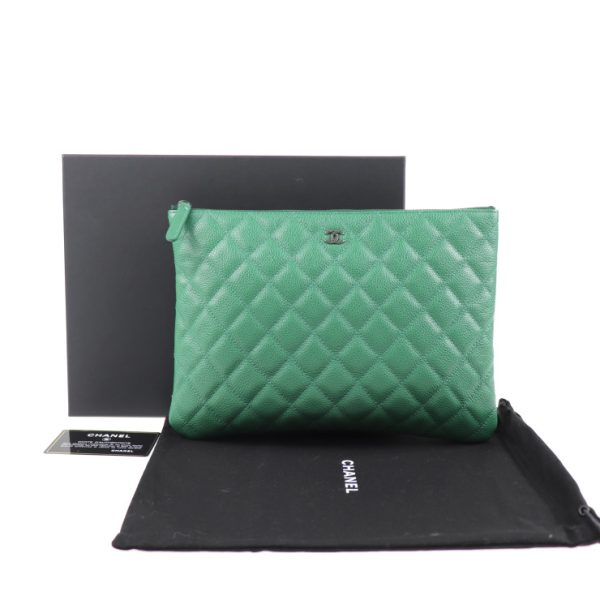 2026023007328 9 Chanel Matelasse Clutch Bag Leather Green