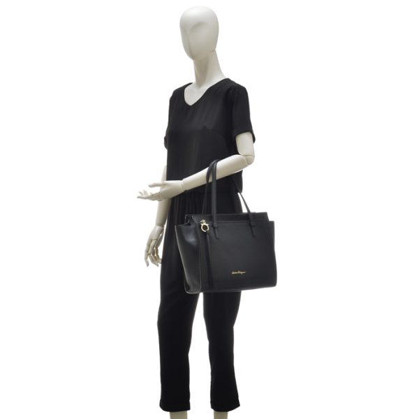 21f21600010010 7 Ferragamo Medium Amy Tote Bag Black