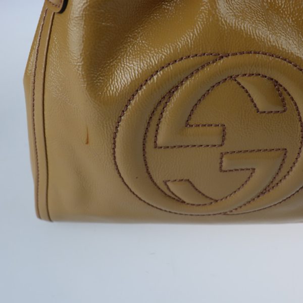 2204123008024 8 Gucci Soho Handbag Enamel Light Brown