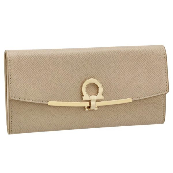 22d15000070296 Ferragamo Gancini Flap Wallet Macadamia Beige