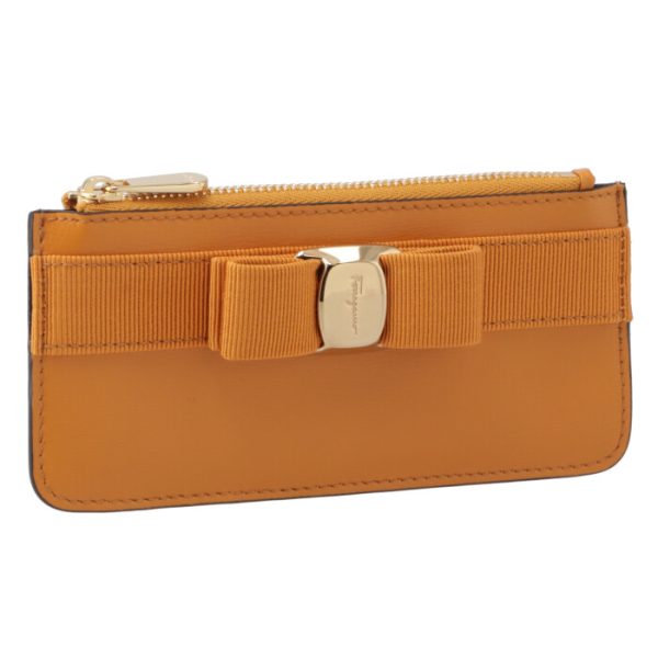 22e01000550561 Ferragamo Vara Card Case