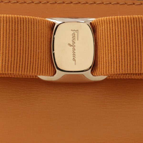 22e01000550561 3 Ferragamo Vara Card Case