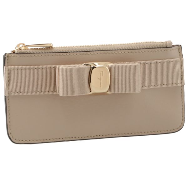 22e01000550566 Ferragamo Vara Card Case