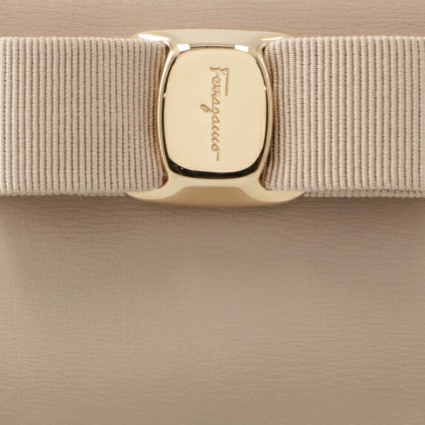 22e01000550566 3 Ferragamo Vara Card Case