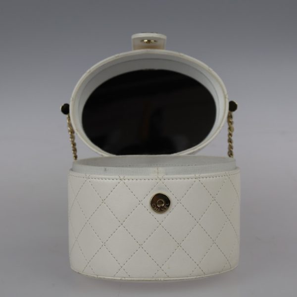 2301063007007 7 Chanel Matelasse Shoulder Bag White Vanity