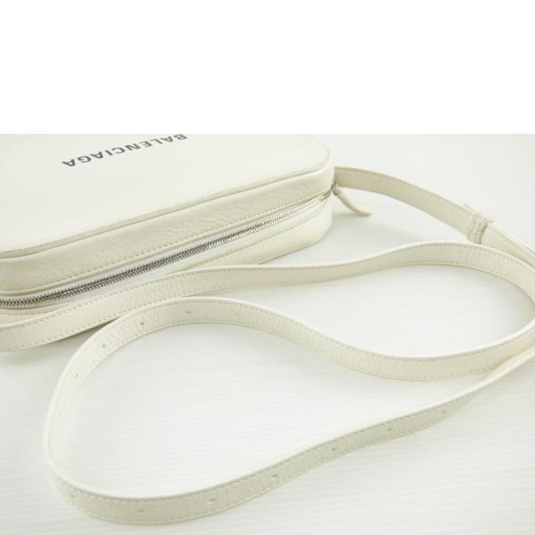 23061 4 Balenciaga Everyday Camera Bag Creme