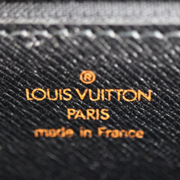 2318123007110 8 Louis Vuitton Chaillot Clutch Bag Leather Black