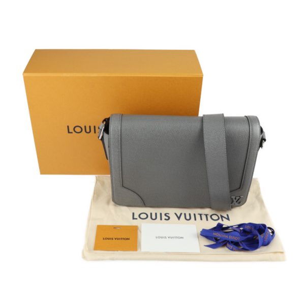 2330083007155 10 Louis Vuitton Messenger Shoulder Bag Taiga Gray