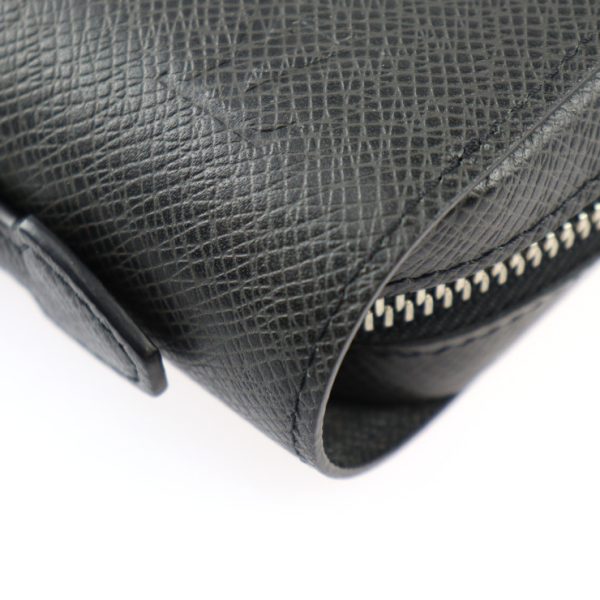 2401023007004 5 Louis Vuitton Zippy Taiga Long Wallet Black